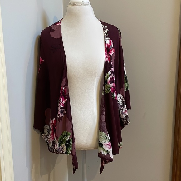 Hawaiian Floral Kimono Medium - Picture 8 of 11